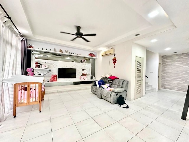 Horizon Hills (Golf East) - Double Storey Terrace / Large Renovated Unit / Nearby TUAS & AEON Mall