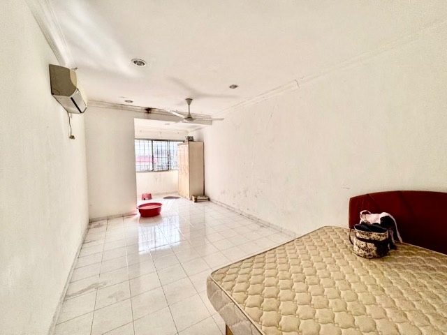 Desa Harmoni (Molek) - Double Storey Terrace / Corner Lot with Bigger Land / Renovated in Good Condition - Thumbnail 9