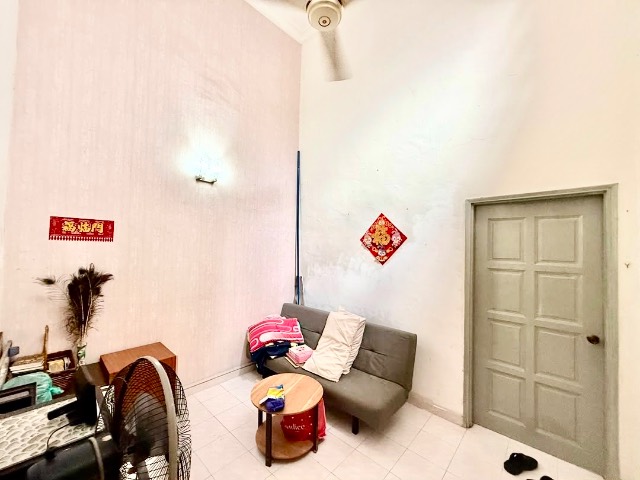 Taman Molek (Desa Harmoni) - Double Storey Terrace / Renovated in Well Condition / Nearby Molek Shops & Highway to Town - Thumbnail 6