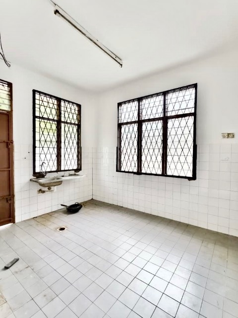 Bukit Kempas - Double Storey Semi Detached / Huge Size with Extra Land / Newly Refurbished - Thumbnail 16