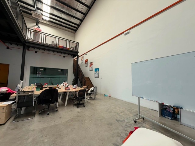 Eco Business Park 1 (Dato Onn) - 1.5 Storey Cluster Factory / Fully Renovated with Mezzanine Floor - Thumbnail 14