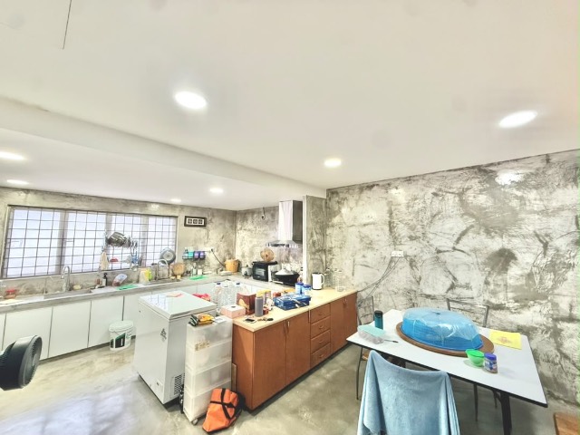 Taman Molek - Double Storey Terrace / Large Spacious Unit / Basic Renovation - Thumbnail 6