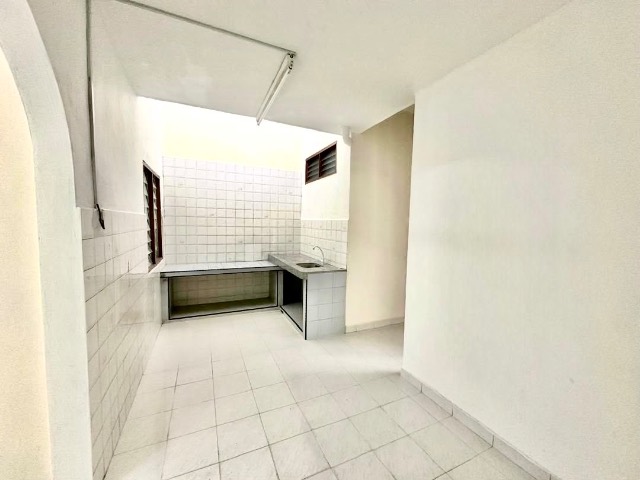 Tun Aminah - Single Storey Terrace / Nearby Shoplots Very Convenient - Thumbnail 6