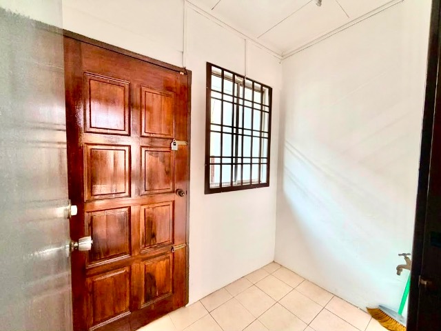 Mutiara Rini - Double Storey Terrace / Rare Unit Below RM700K / Well Maintained in Good Condition - Thumbnail 9