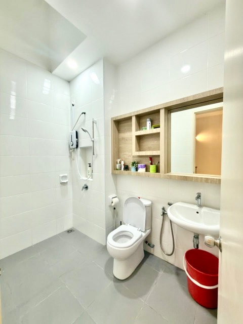 Eco Summer - Double Storey Terrace / Renovated with Partial Furnishing / Opposite of Eco Palladium - Thumbnail 16