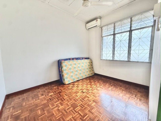 Taman Molek - Double Storey Terrace / Large Spacious Unit / Basic Renovation - Thumbnail 4