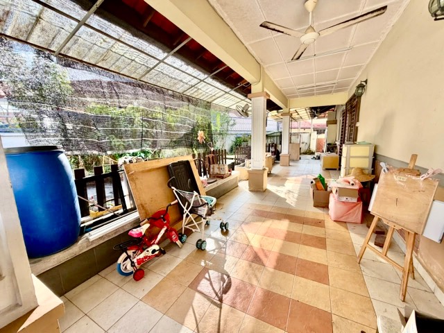 Pelangi Indah - Single Storey Terrace / End Lot with 25ft Side Land / Gated & Guarded - Thumbnail 2