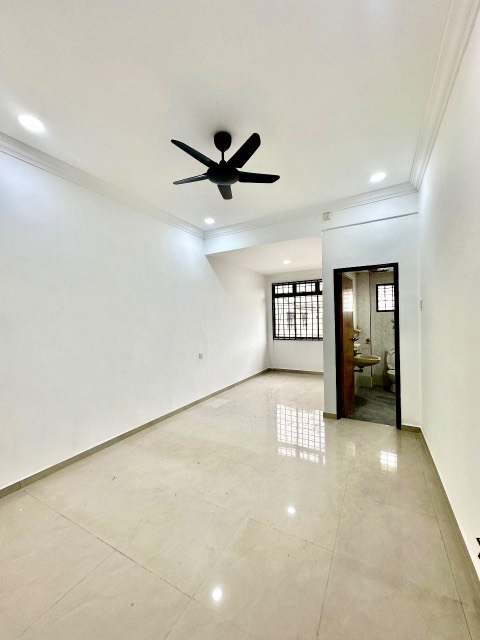 Taman Sri Skudai - Double Storey Terrace Corner Lot / Rare Full Loan Unit / Fully Extended Unit - Thumbnail 7
