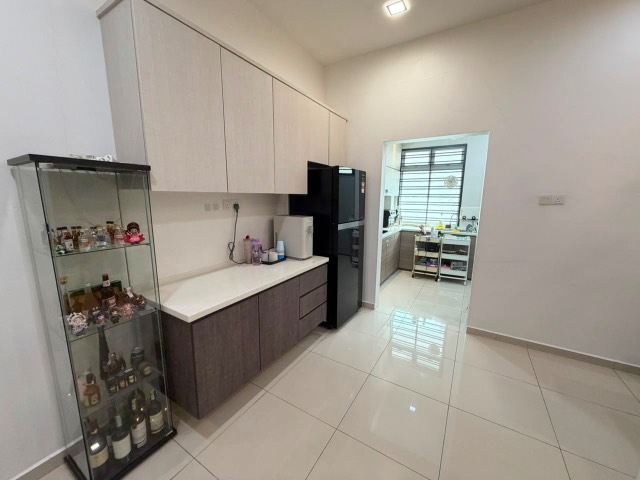 Mount Austin (LA Garden) - Double Storey Terrace / Basic Renovation in Good Condition / Walking distance to Austin Crest Shoplots - Thumbnail 10