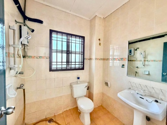 Mutiara Rini - Double Storey Terrace / Rare Unit Below RM700K / Well Maintained in Good Condition - Thumbnail 10