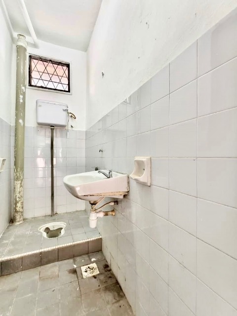 Bukit Kempas - Double Storey Semi Detached / Huge Size with Extra Land / Newly Refurbished - Thumbnail 17