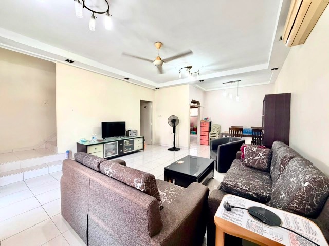 Bukit Indah - Double Storey Terrace / Basic Renovated in Good Condition / Gated & Guarded - Thumbnail 3
