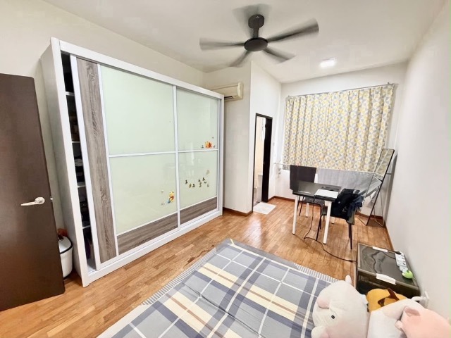 Taman Molek (Molek Haven) - Double Storey Terrace / Corner Lot with Extra Land / Gated & Guarded - Thumbnail 5