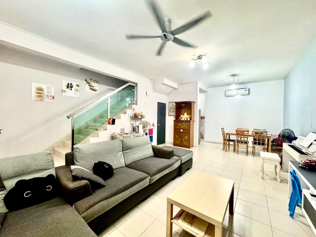 Bukit Indah - Double Storey Terrace / Basic Renovated in Well Condition / Gated & Guarded - Thumbnail 2