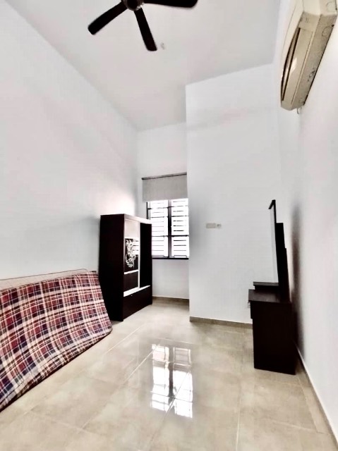 Nusa Sentral - Double Storey Terrace / Basic Renovation / Gated & Guarded - Thumbnail 6