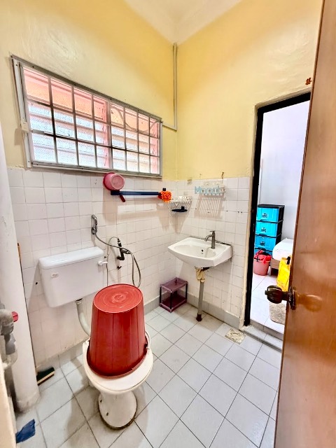 Taman Molek (Desa Harmoni) - Double Storey Terrace / Renovated in Well Condition / Nearby Molek Shops & Highway to Town - Thumbnail 11