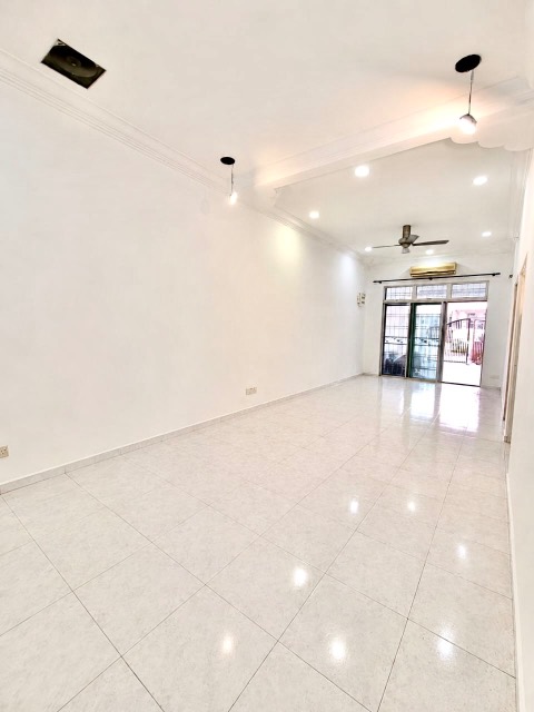 Nusa Bestari - Single Storey Terrace / Basic Renovation / Nearby Shoplots & Bukit Indah - Thumbnail 2