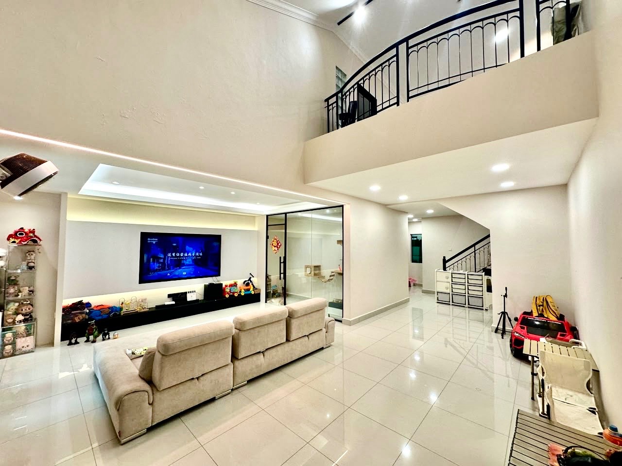 Mutiara Rini - 1.5 Storey Terrace / Fully Renovated Unit / Good Condition - Photo 1