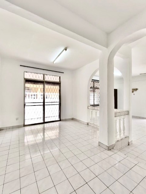 Bukit Kempas - Double Storey Semi Detached / Huge Size with Extra Land / Newly Refurbished - Thumbnail 13
