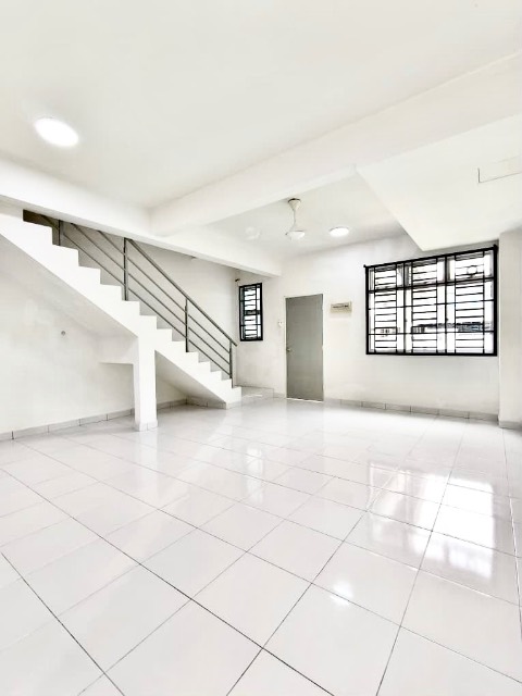 Pulai Indah (Laman Indah) - Double Storey RMMJ / Original Condition / Vacant Unit  - Thumbnail 2