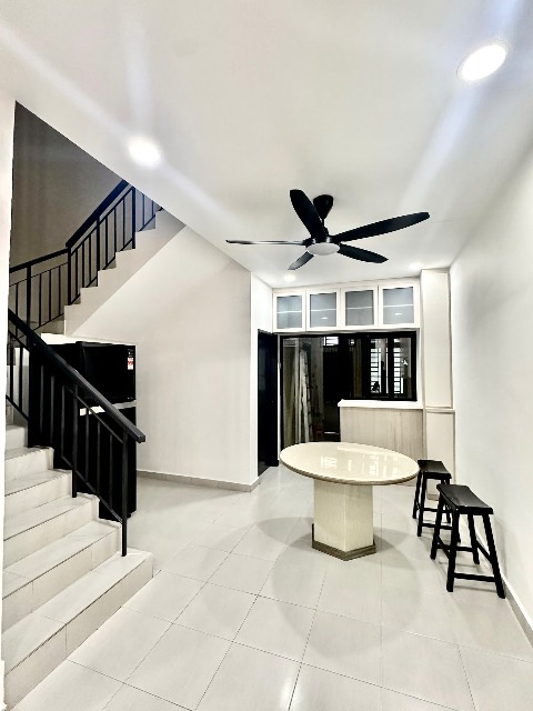 Mount Austin (LA Garden) - Double Storey Terrace / Fully Renovated Unit / Strategic & Convenient Location - Thumbnail 6