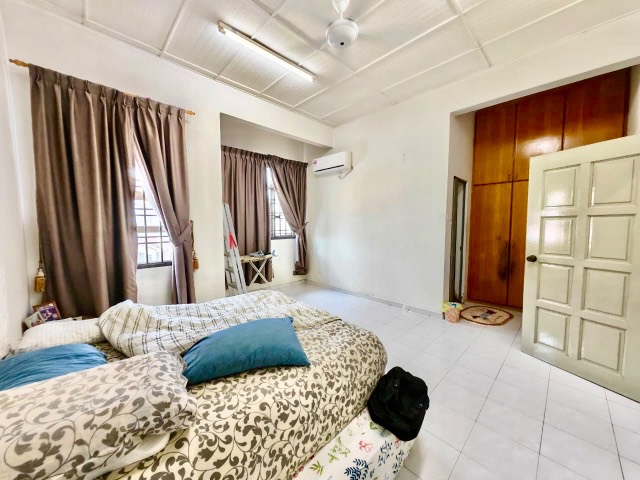 Desa Cemerlang - Double Storey Terrace / Renovated with Kitchen Extended / Gated & Guarded - Thumbnail 3