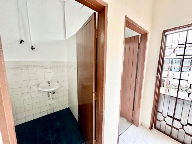 Tun Aminah - Single Storey Terrace / Nearby Shoplots Very Convenient - Thumbnail 7