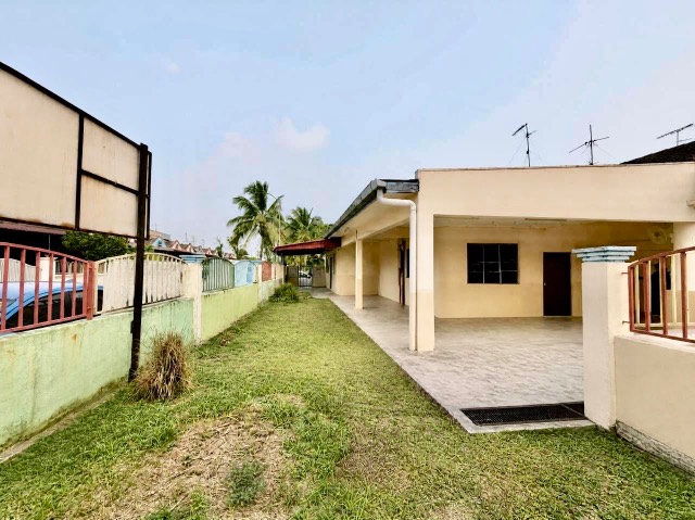 Nusa Bestari - Single Storey Terrace / Corner Lot with Extra Land / Extension with MBJB Approval