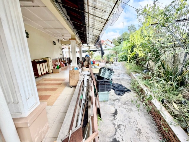 Pelangi Indah - Single Storey Terrace / End Lot with 25ft Side Land / Gated & Guarded - Thumbnail 3