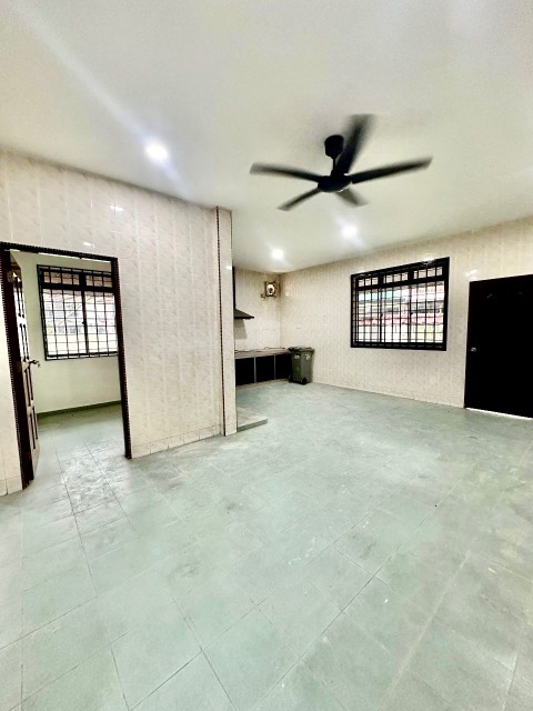 Taman Sri Skudai - Double Storey Terrace Corner Lot / Rare Full Loan Unit / Fully Extended Unit - Thumbnail 14