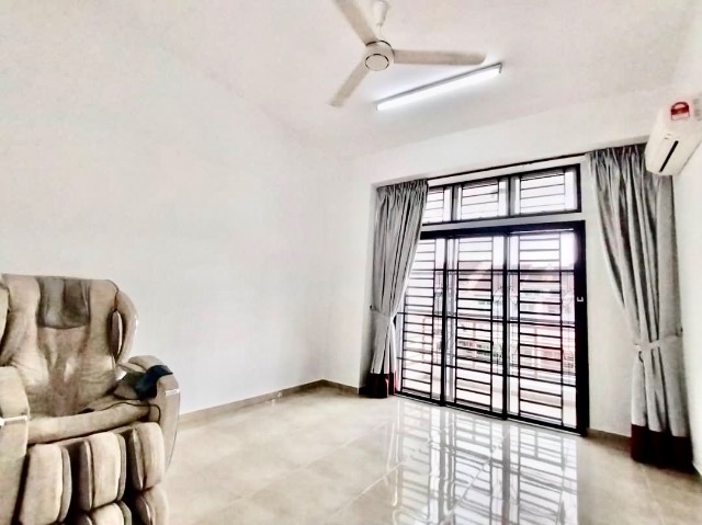Nusa Sentral - Double Storey Terrace / Basic Renovation / Gated & Guarded - Thumbnail 4