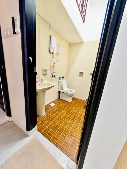 Taman Daya - Single Storey Terrace / Renovated with Kitchen Extension / Nearby Setia Indah & Mount Austin - Gambar kecil 13