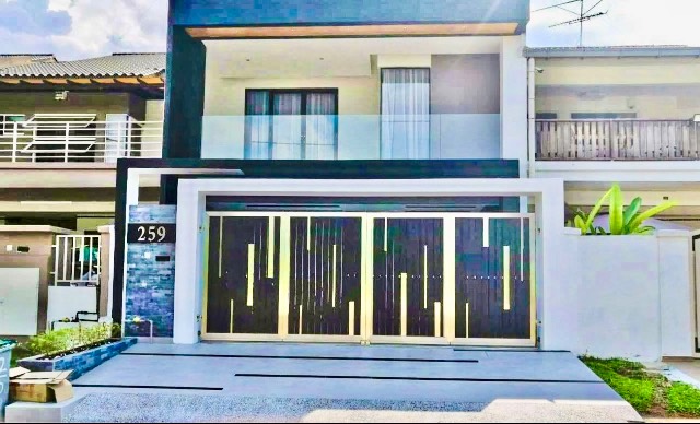 Kulai (Desa Baiduri) - Double Storey Terrace / Extended Living Hall & Kitchen / Unblock View