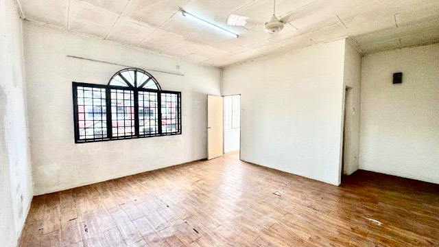 Skudai - Double Storey Terrace / Corner Lot with Bigger Land / Nearby Highway - Thumbnail 4
