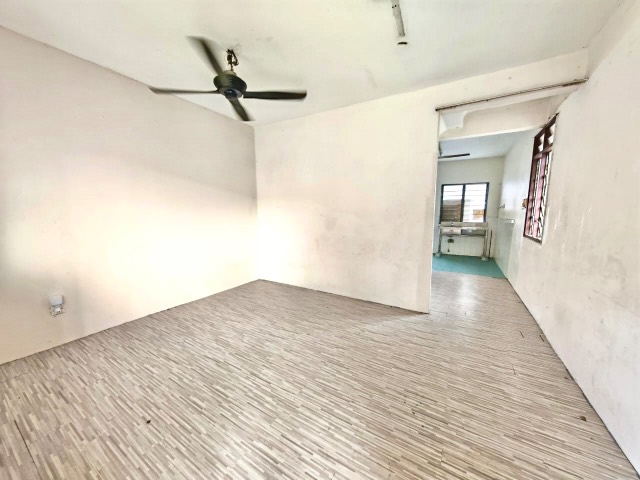 Taman Perling - Double Storey Medium Cost / End Lot with 10ft Extra Land / Original Unit - Thumbnail 2