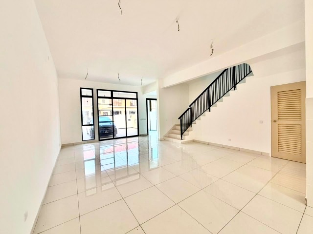 Iskandar Puteri (Senadi Hills) - Double Storey Terrace / Original Bare Unit / 20mins to Tuas - Thumbnail 3