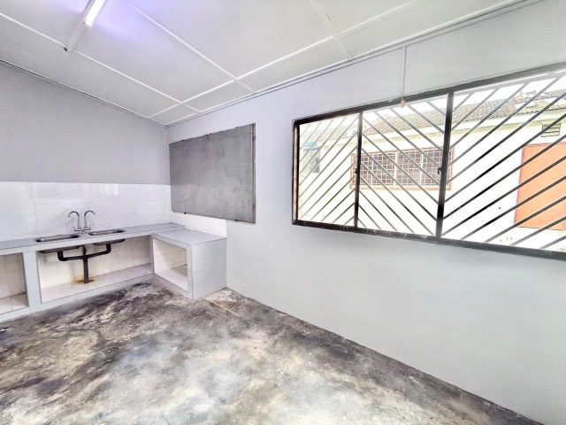 Johor Jaya - Single Storey Terrace / Basic Renovation + Extension / Walking Distance to Shoplot - Thumbnail 8