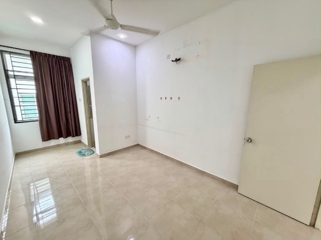 Nusa Sentral - Double Storey Terrace / Unblock View / Nearby Shops & Tuas Highway - Thumbnail 5