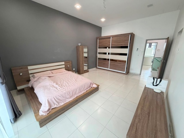 Mount Austin (LA Garden) - Double Storey Terrace / Basic Renovation in Good Condition / Walking distance to Austin Crest Shoplots - Thumbnail 3