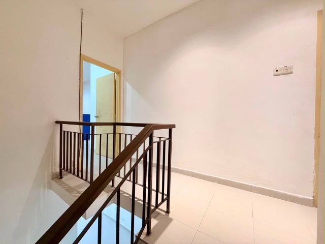 Mount Austin (LA Garden) - Double Storey Terrace / Original Condition / Right Opposite Austin Crest Shoplots - Thumbnail 7