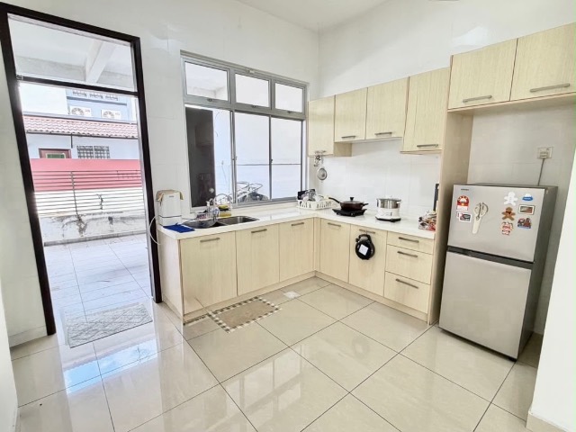 Taman Molek (Molek Haven) - Double Storey Terrace / Corner Lot with Extra Land / Gated & Guarded - Thumbnail 9