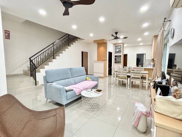 Impian Emas (Iconia) - Double Storey Corner Lot / Fully Renovated Unit / Unblock View - Thumbnail 2