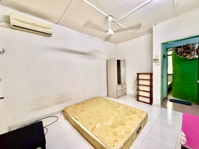 Johor Jaya - Double Storey Low Cost / Renovated with Living Room & Kitchen Extended - Thumbnail 4