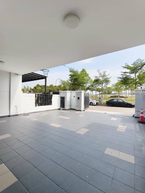 Austin Duta - Double Storey Superlink Terrace / Fully Renovated Unit / Unblock View - Thumbnail 2