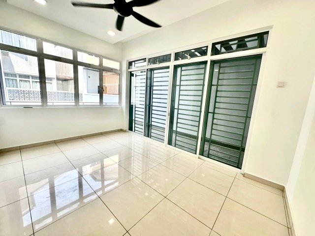 Horizon Hills - Three Storey Cluster / Renovated in Good Condition / Gated & Guarded - Thumbnail 10
