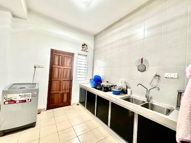 Horizon Hills (Golf East) - Double Storey Terrace / Large Renovated Unit / Nearby TUAS & AEON Mall - Thumbnail 11