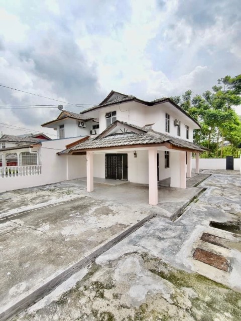 Bukit Kempas - Double Storey Semi Detached / Huge Size with Extra Land / Newly Refurbished - Thumbnail 2