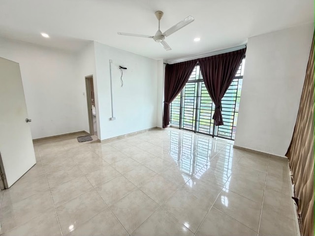 Nusa Sentral - Double Storey Terrace / Unblock View / Nearby Shops & Tuas Highway - Thumbnail 3