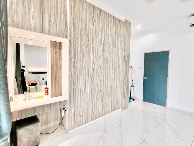 Bukit Indah - 1.5 Storey Terrace / Unblock View / Top Condition - Thumbnail 6