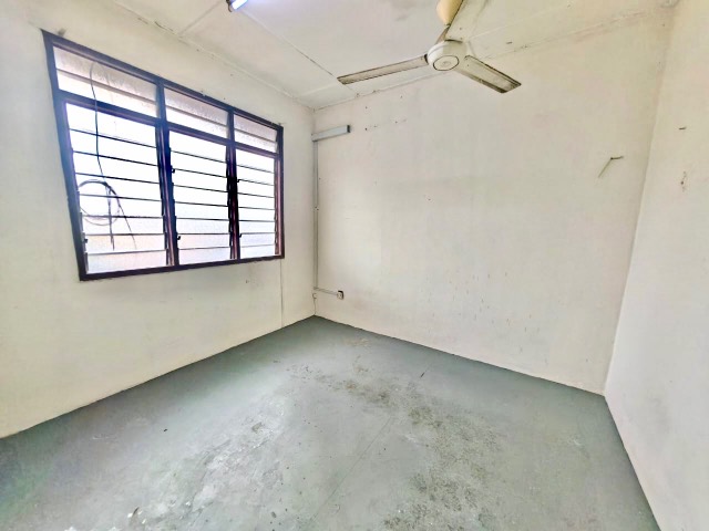 Taman Perling - Double Storey Medium Cost / End Lot with 10ft Extra Land / Original Unit - Thumbnail 3